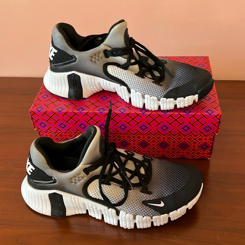 Nike free Metcon 4 training, white black, gray women women’s shoes